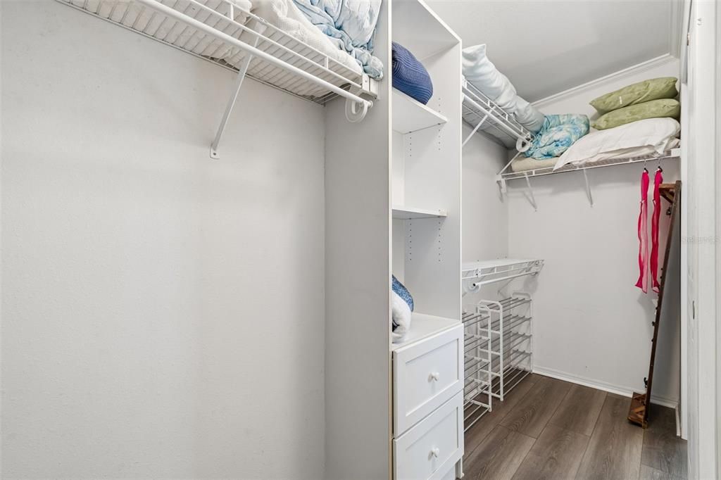 For Sale: $212,900 (2 beds, 2 baths, 1242 Square Feet)