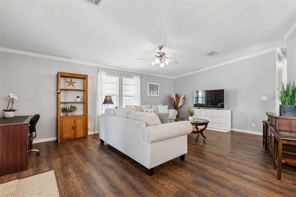For Sale: $212,900 (2 beds, 2 baths, 1242 Square Feet)