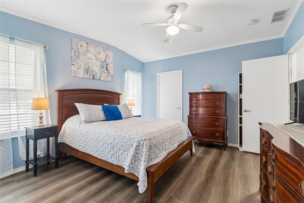 For Sale: $212,900 (2 beds, 2 baths, 1242 Square Feet)