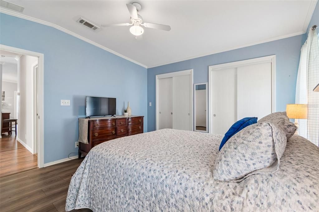 For Sale: $212,900 (2 beds, 2 baths, 1242 Square Feet)