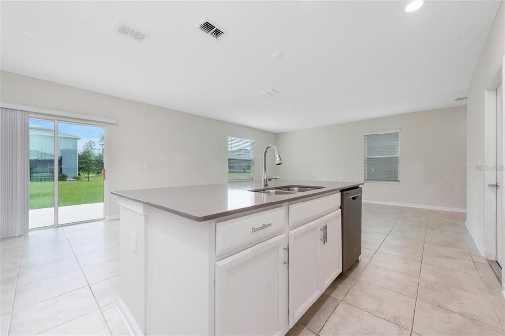 For Rent: $2,750 (4 beds, 2 baths, 1870 Square Feet)