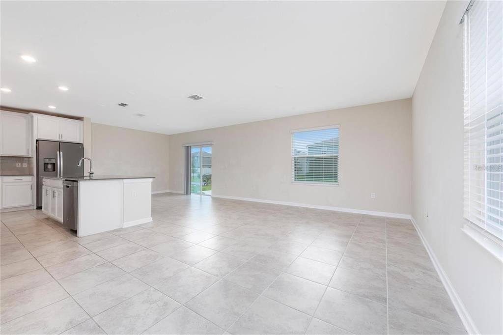 For Rent: $2,750 (4 beds, 2 baths, 1870 Square Feet)