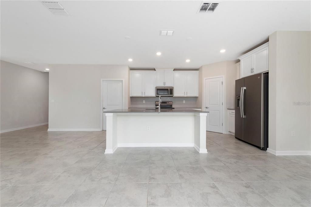 For Rent: $2,750 (4 beds, 2 baths, 1870 Square Feet)