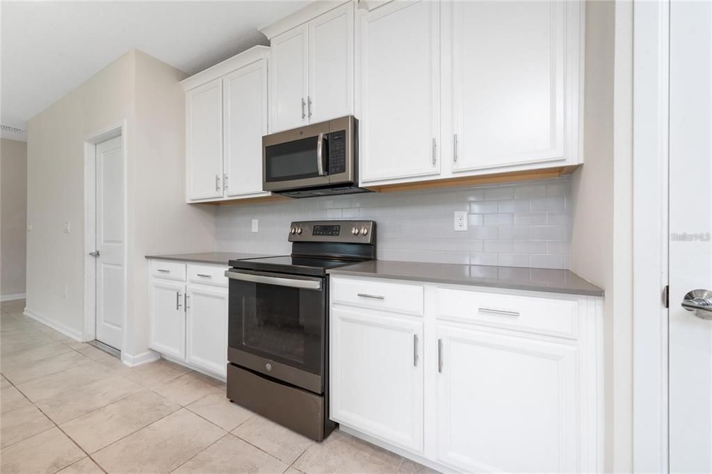 For Rent: $2,750 (4 beds, 2 baths, 1870 Square Feet)