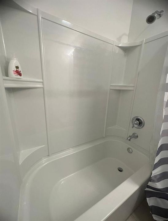 В аренду: $2,600 (4 спален, 2 ванн, 1845 Квадратных фут)