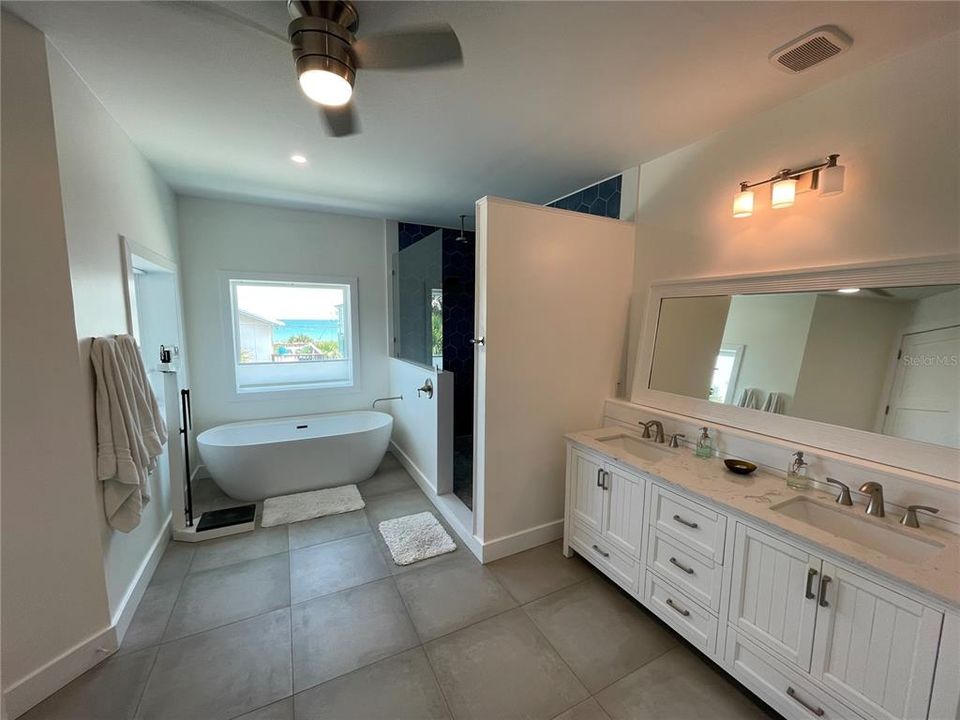 En Venta: $1,895,000 (3 camas, 4 baños, 4200 Pies cuadrados)