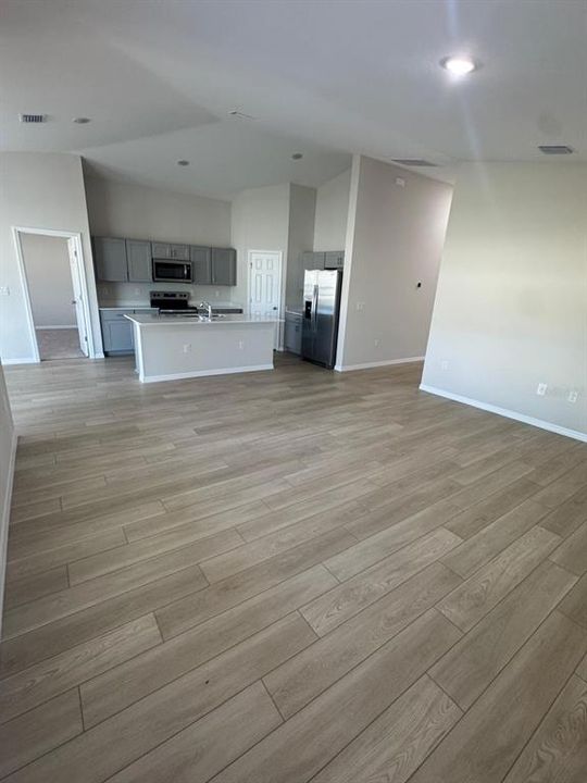 В аренду: $2,700 (4 спален, 2 ванн, 1850 Квадратных фут)