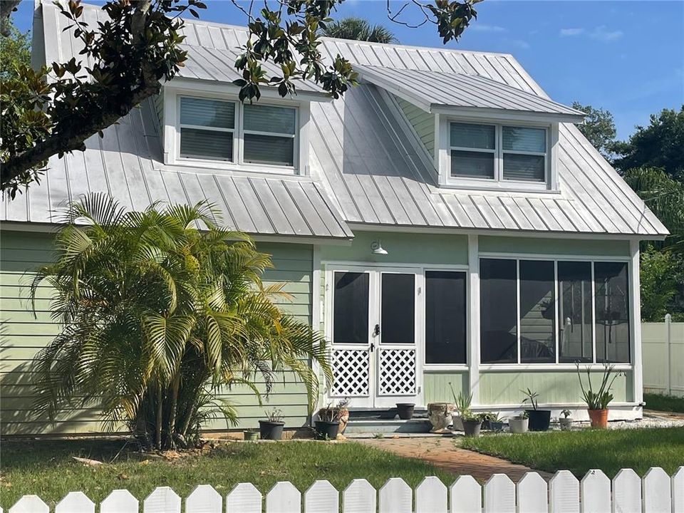 For Sale: $1,495,000 (9 beds, 0 baths, 4000 Square Feet)