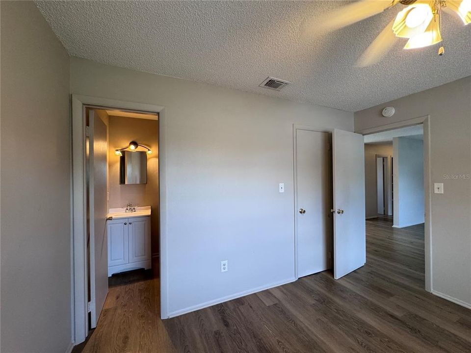 В аренду: $1,795 (3 спален, 2 ванн, 1025 Квадратных фут)