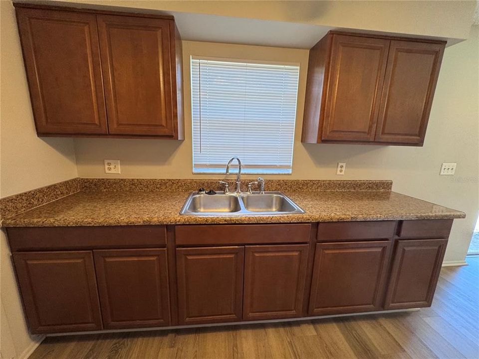 В аренду: $1,795 (3 спален, 2 ванн, 1025 Квадратных фут)