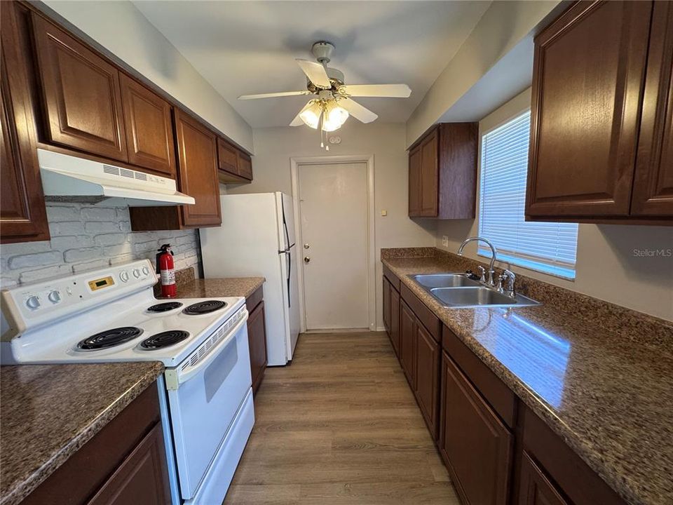 В аренду: $1,795 (3 спален, 2 ванн, 1025 Квадратных фут)