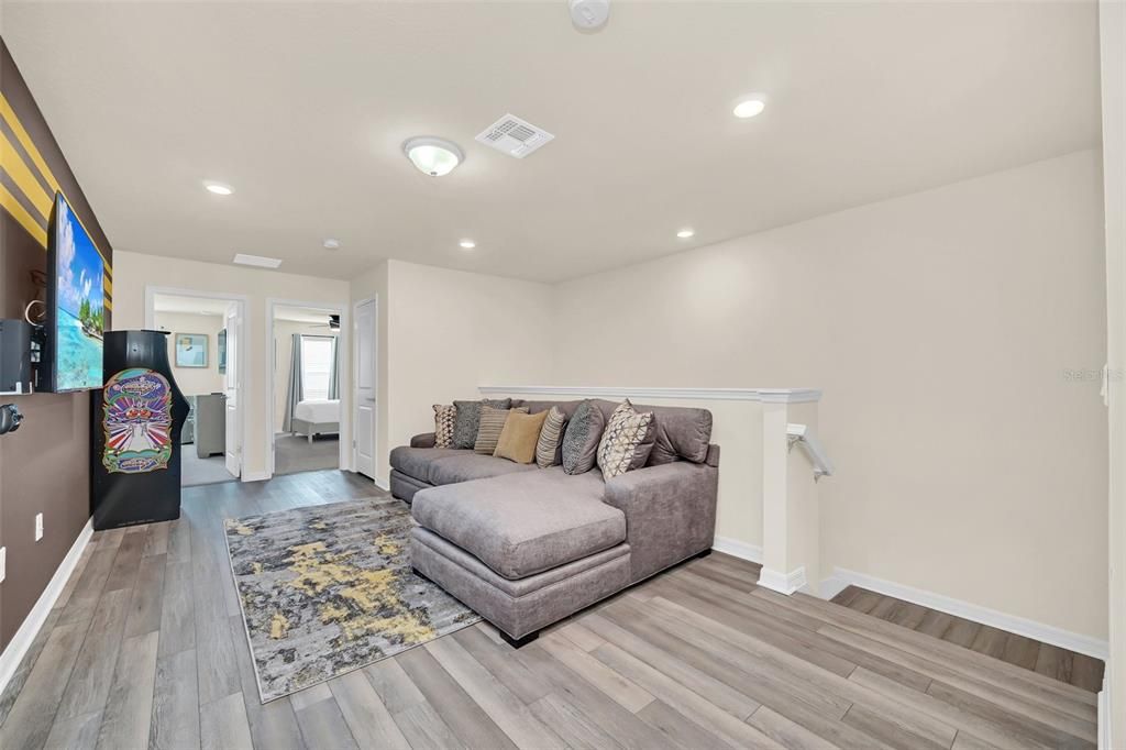 For Sale: $499,000 (5 beds, 4 baths, 2293 Square Feet)