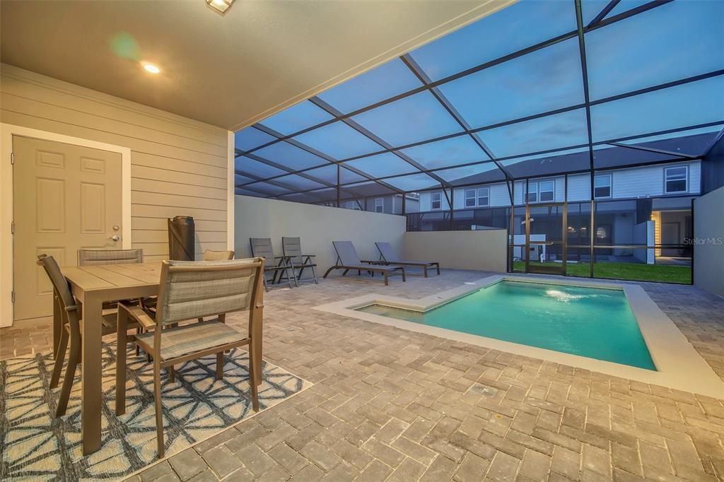 For Sale: $499,000 (5 beds, 4 baths, 2293 Square Feet)