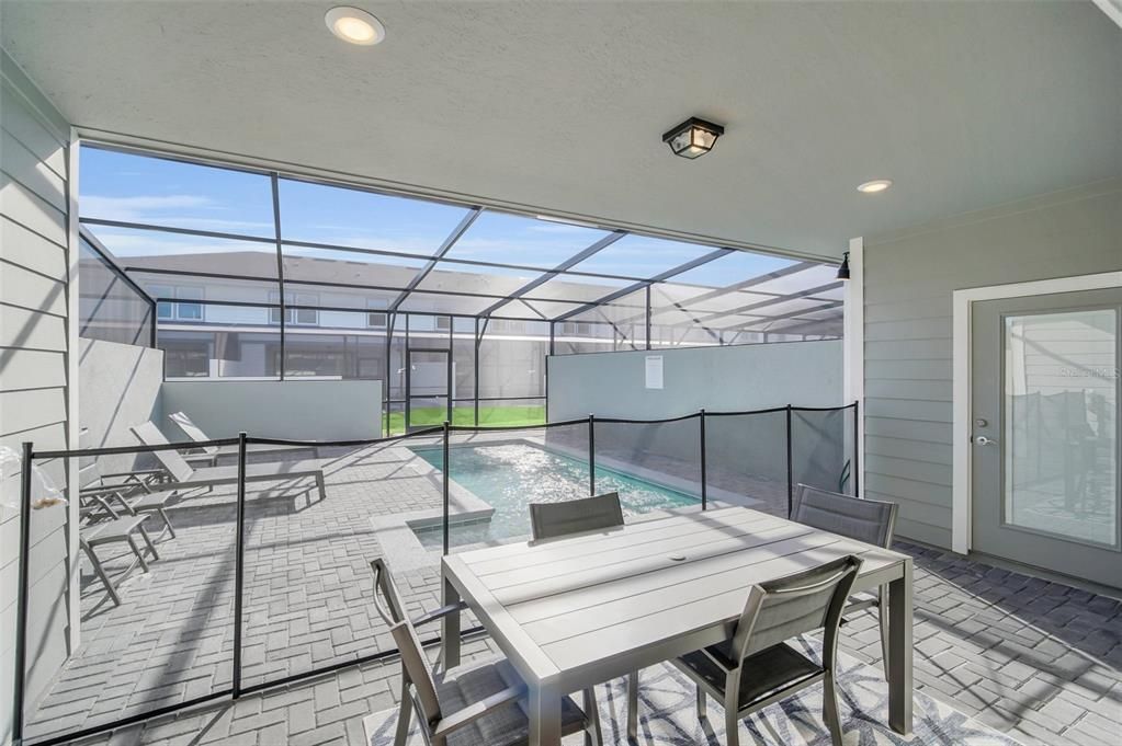 For Sale: $499,000 (5 beds, 4 baths, 2293 Square Feet)