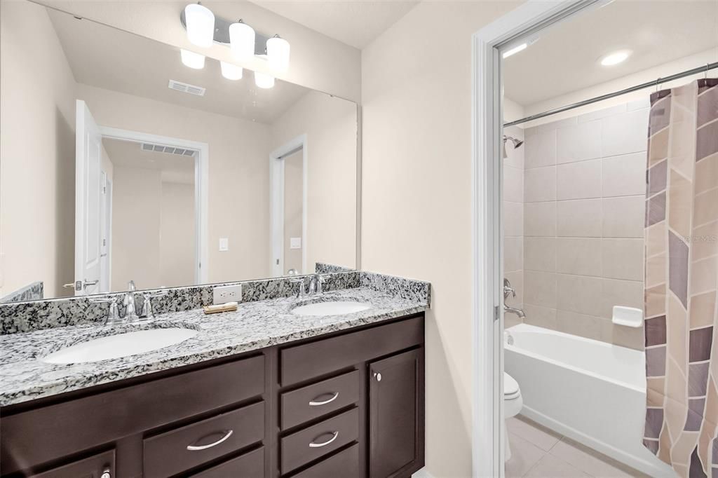 For Sale: $499,000 (5 beds, 4 baths, 2293 Square Feet)