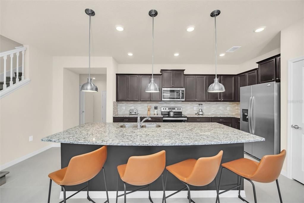 For Sale: $499,000 (5 beds, 4 baths, 2293 Square Feet)