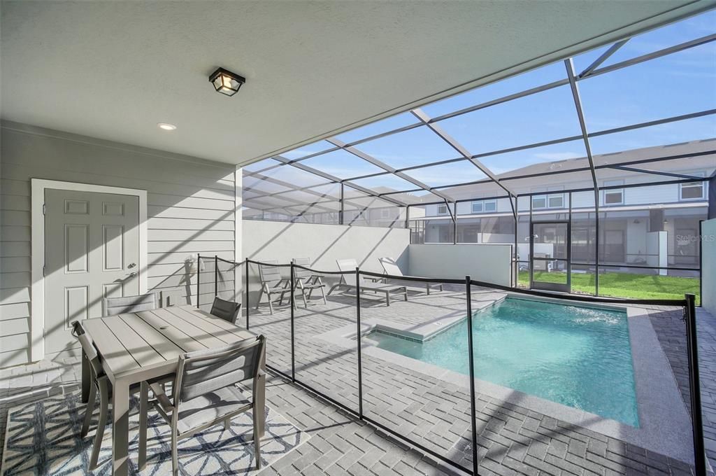 For Sale: $499,000 (5 beds, 4 baths, 2293 Square Feet)