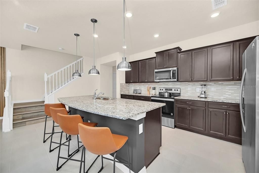 For Sale: $499,000 (5 beds, 4 baths, 2293 Square Feet)