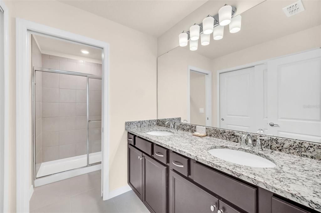 For Sale: $499,000 (5 beds, 4 baths, 2293 Square Feet)