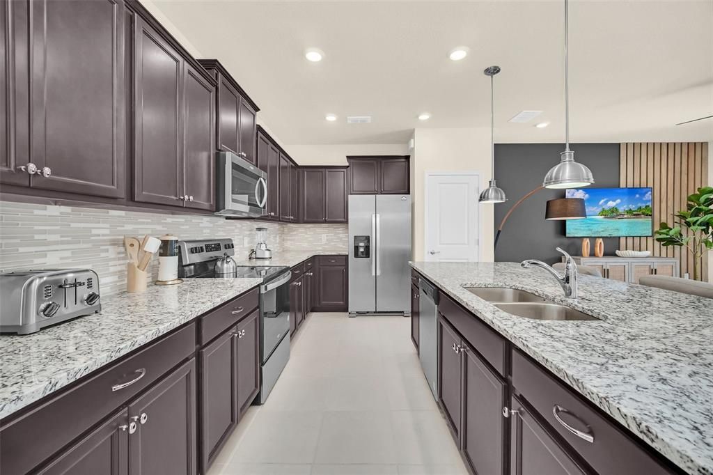 For Sale: $499,000 (5 beds, 4 baths, 2293 Square Feet)