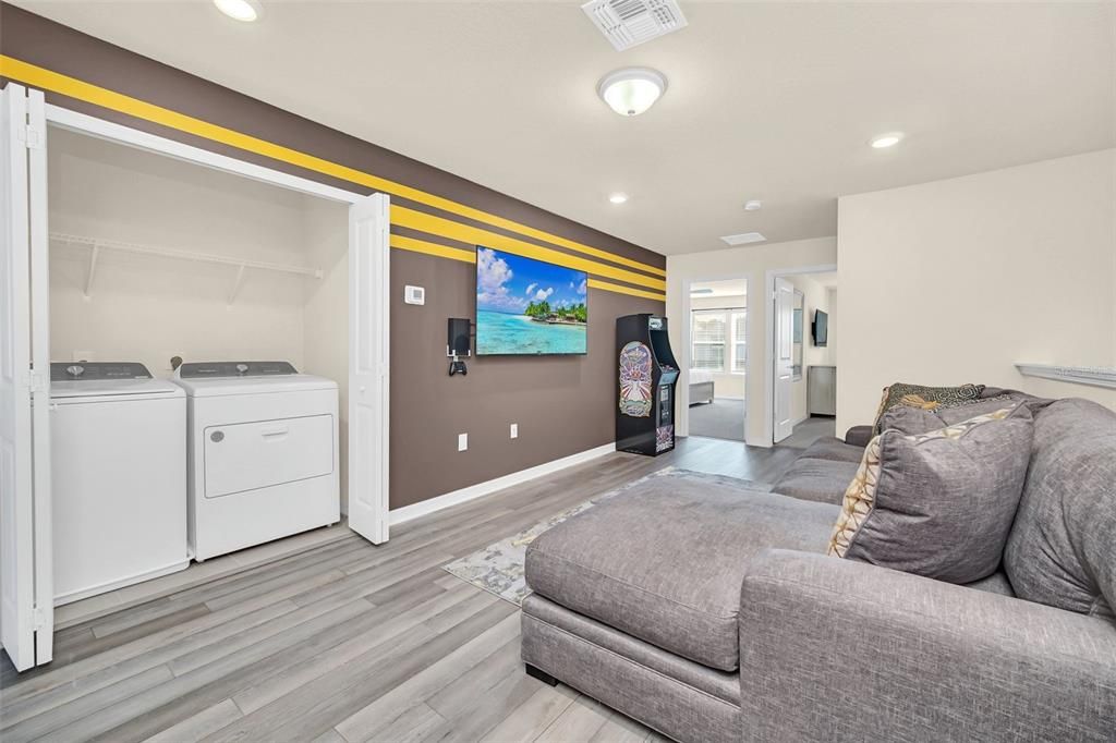 For Sale: $499,000 (5 beds, 4 baths, 2293 Square Feet)