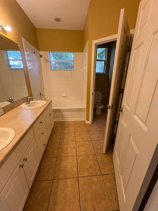 For Rent: $2,550 (4 beds, 2 baths, 1957 Square Feet)