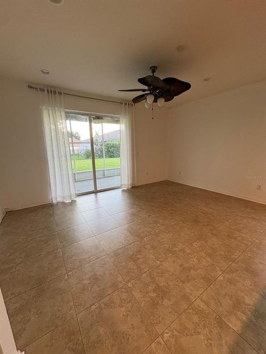 For Rent: $2,550 (4 beds, 2 baths, 1957 Square Feet)