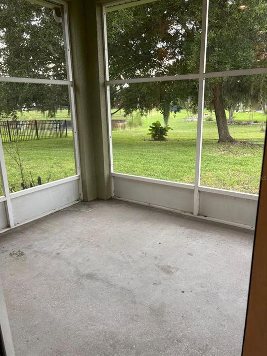 For Rent: $2,550 (4 beds, 2 baths, 1957 Square Feet)