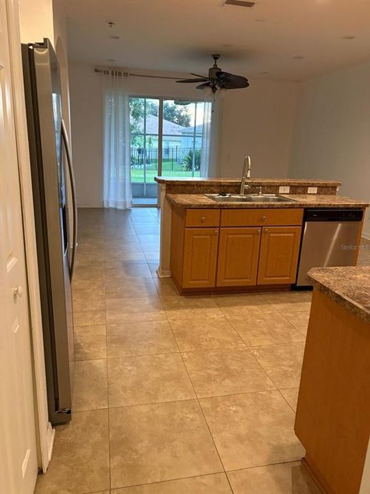 For Rent: $2,550 (4 beds, 2 baths, 1957 Square Feet)