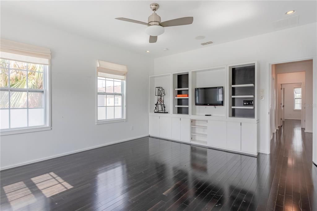 For Sale: $450,000 (4 beds, 3 baths, 2282 Square Feet)