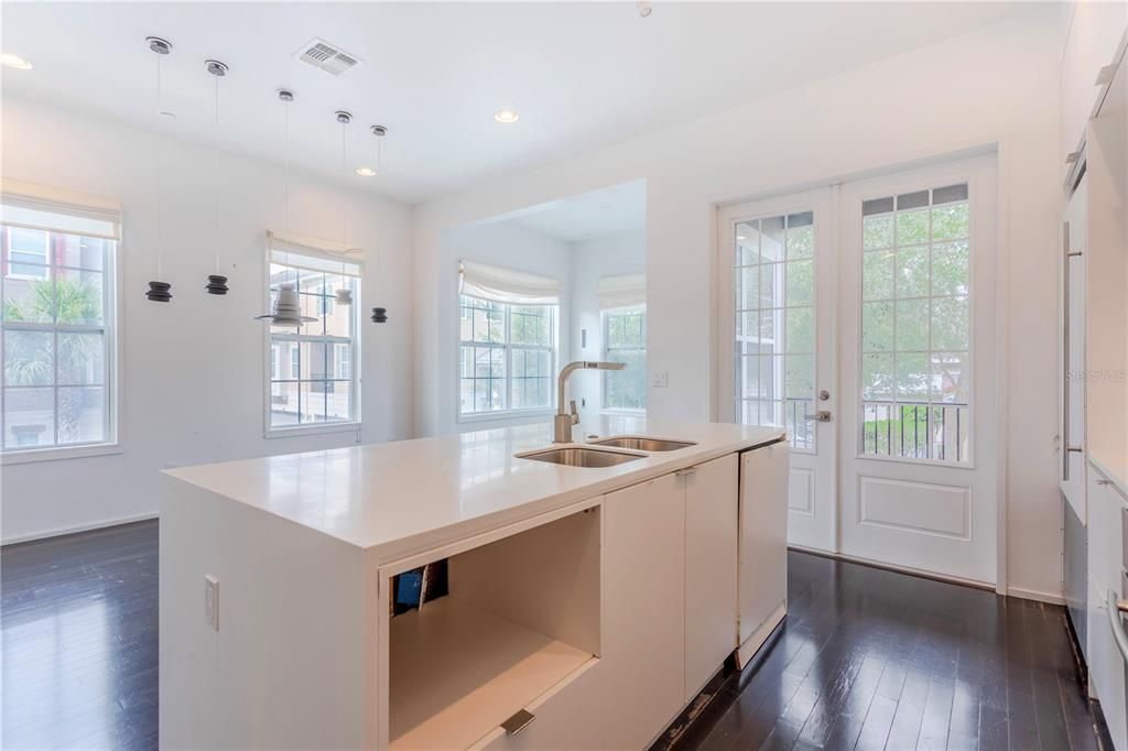 For Sale: $450,000 (4 beds, 3 baths, 2282 Square Feet)