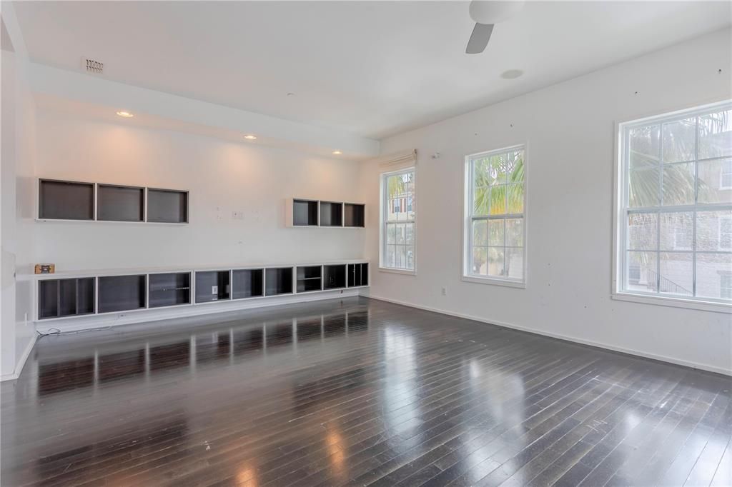 For Sale: $450,000 (4 beds, 3 baths, 2282 Square Feet)