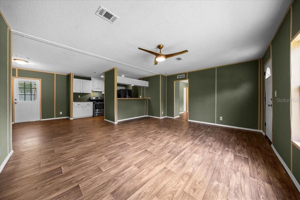 For Sale: $180,000 (3 beds, 2 baths, 1248 Square Feet)
