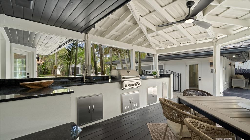En Venta: $2,349,990 (5 camas, 5 baños, 4717 Pies cuadrados)
