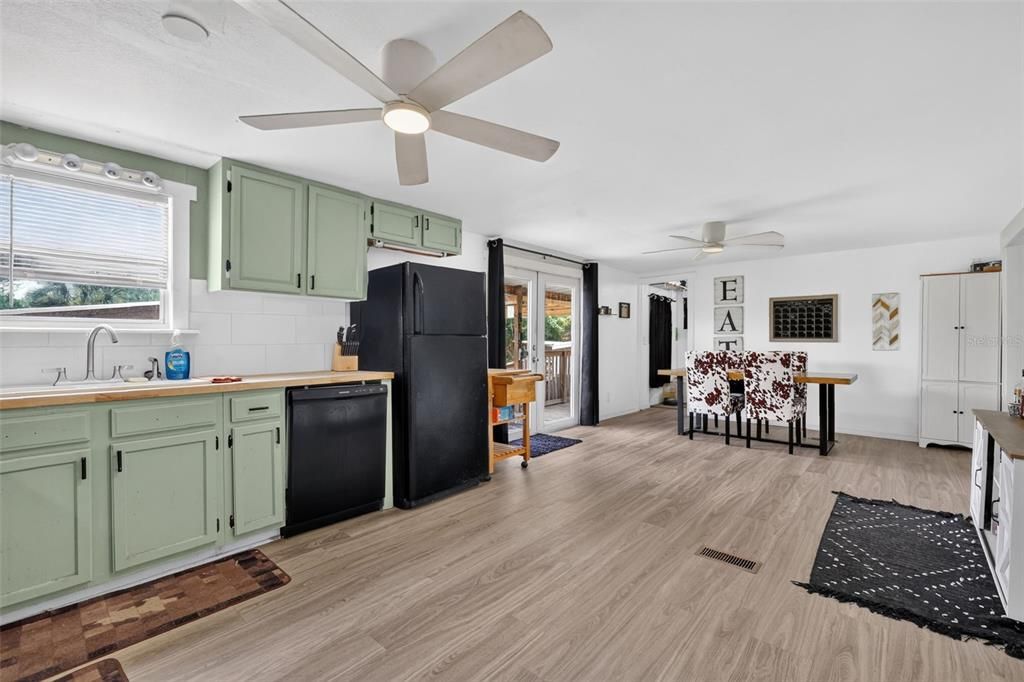 For Sale: $339,000 (3 beds, 2 baths, 1568 Square Feet)