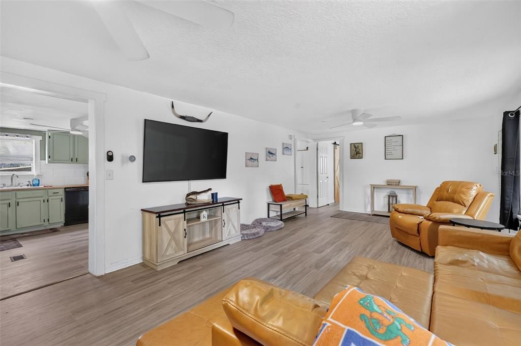 For Sale: $339,000 (3 beds, 2 baths, 1568 Square Feet)