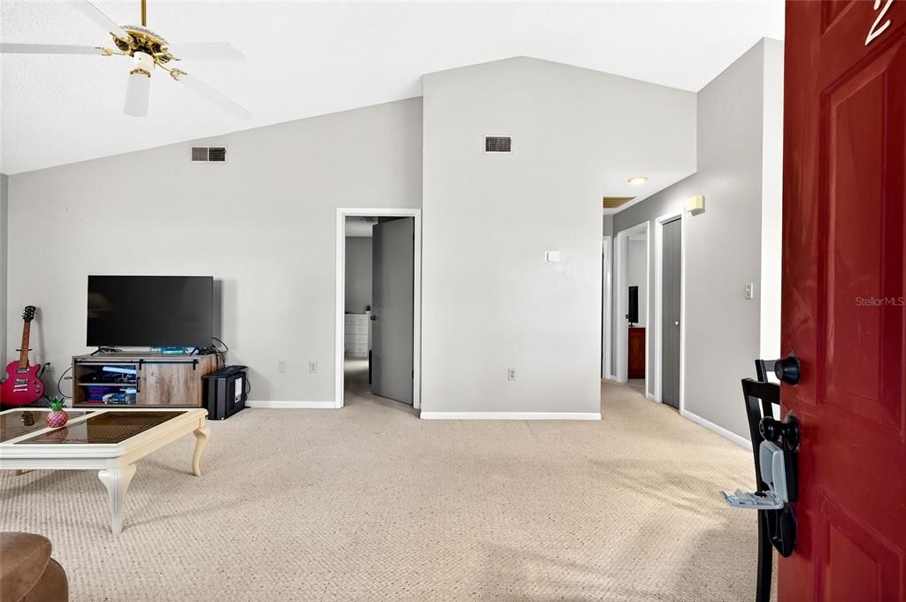 For Sale: $144,900 (2 beds, 2 baths, 1176 Square Feet)