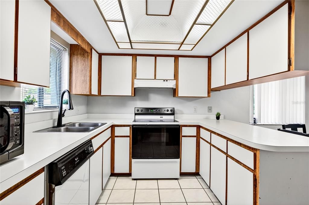 For Sale: $144,900 (2 beds, 2 baths, 1176 Square Feet)