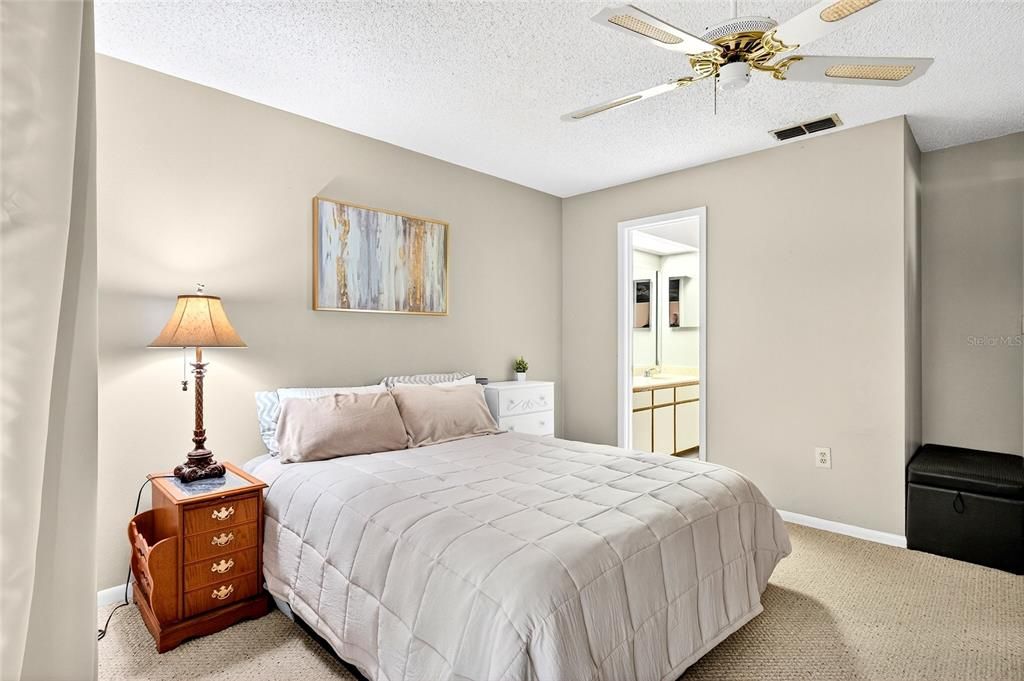For Sale: $144,900 (2 beds, 2 baths, 1176 Square Feet)