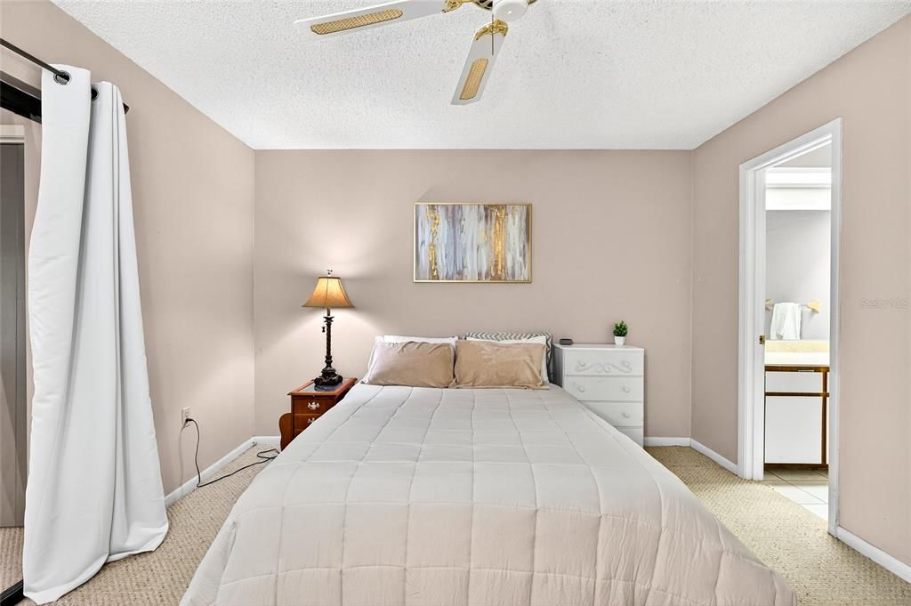 For Sale: $144,900 (2 beds, 2 baths, 1176 Square Feet)