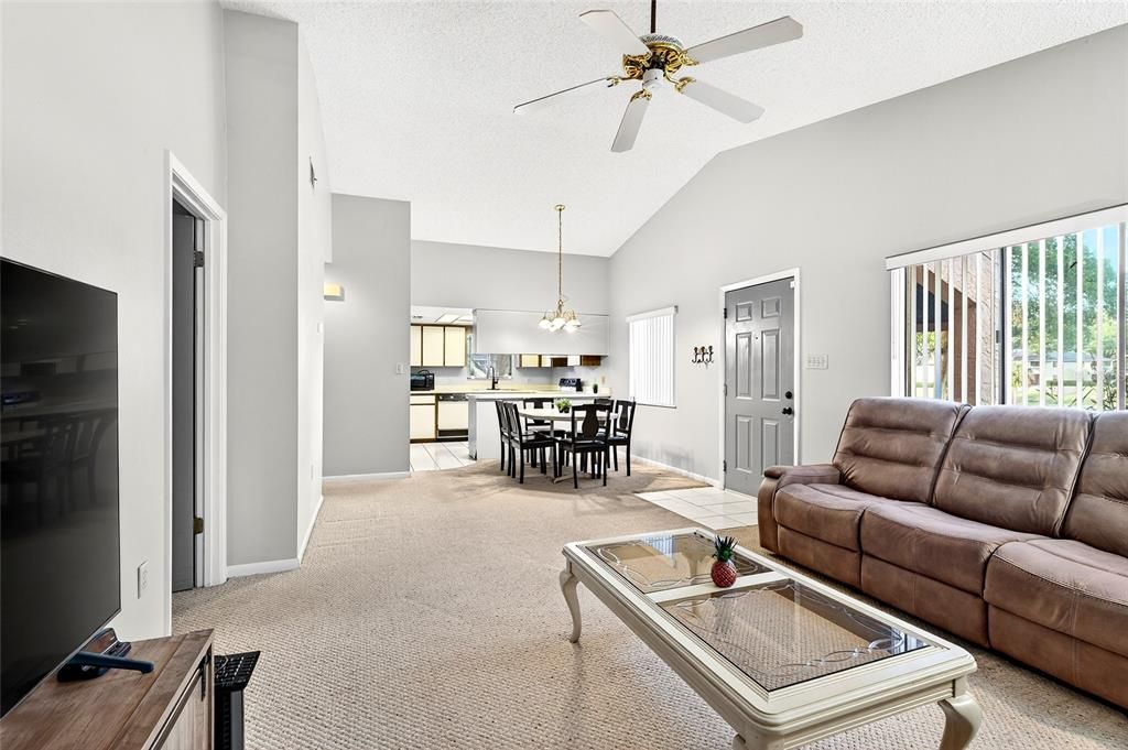 For Sale: $144,900 (2 beds, 2 baths, 1176 Square Feet)