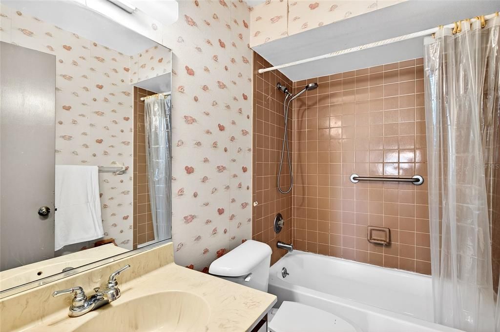 For Sale: $144,900 (2 beds, 2 baths, 1176 Square Feet)