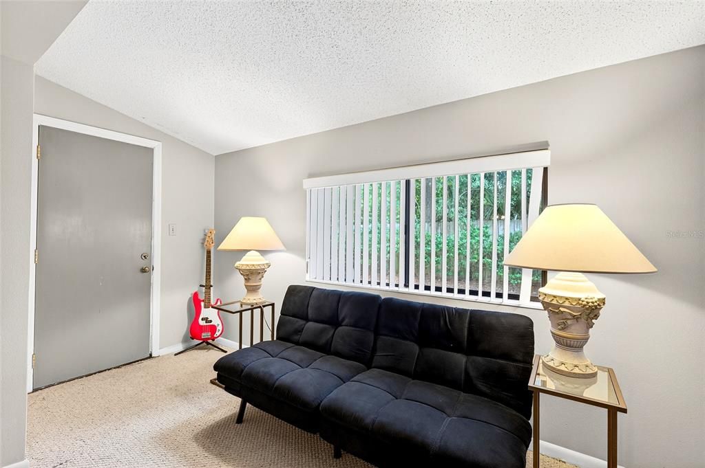 For Sale: $144,900 (2 beds, 2 baths, 1176 Square Feet)