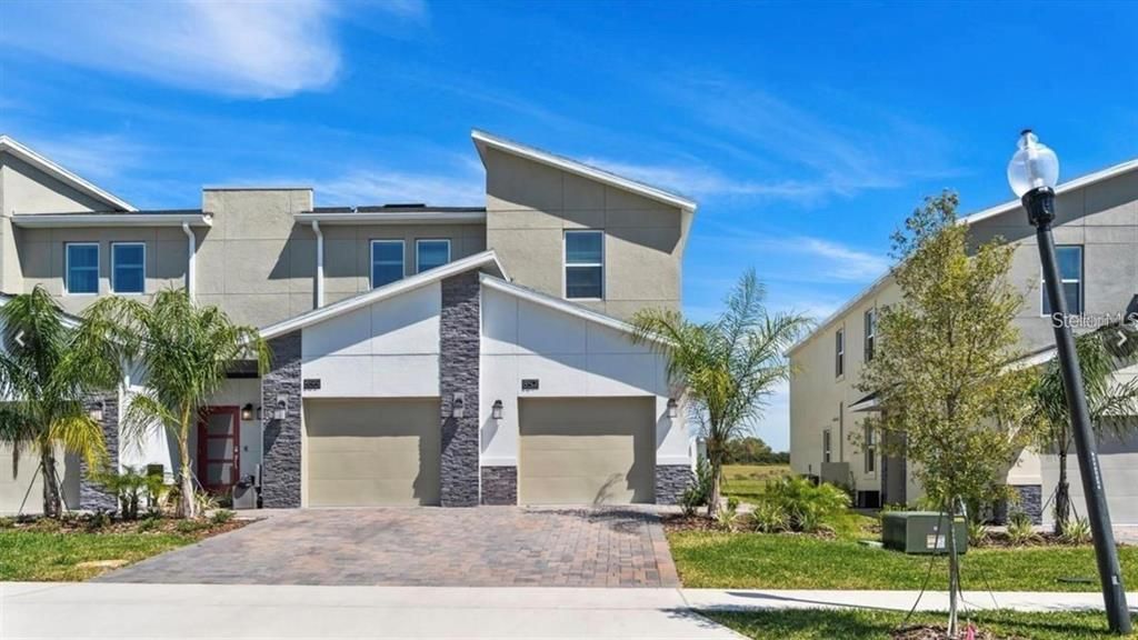 For Sale: $285,000 (2 beds, 2 baths, 1388 Square Feet)