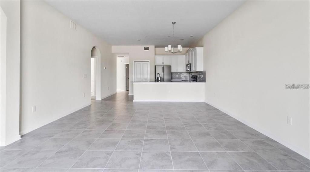 For Sale: $285,000 (2 beds, 2 baths, 1388 Square Feet)