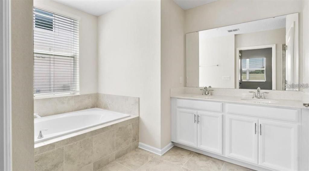 For Sale: $285,000 (2 beds, 2 baths, 1388 Square Feet)