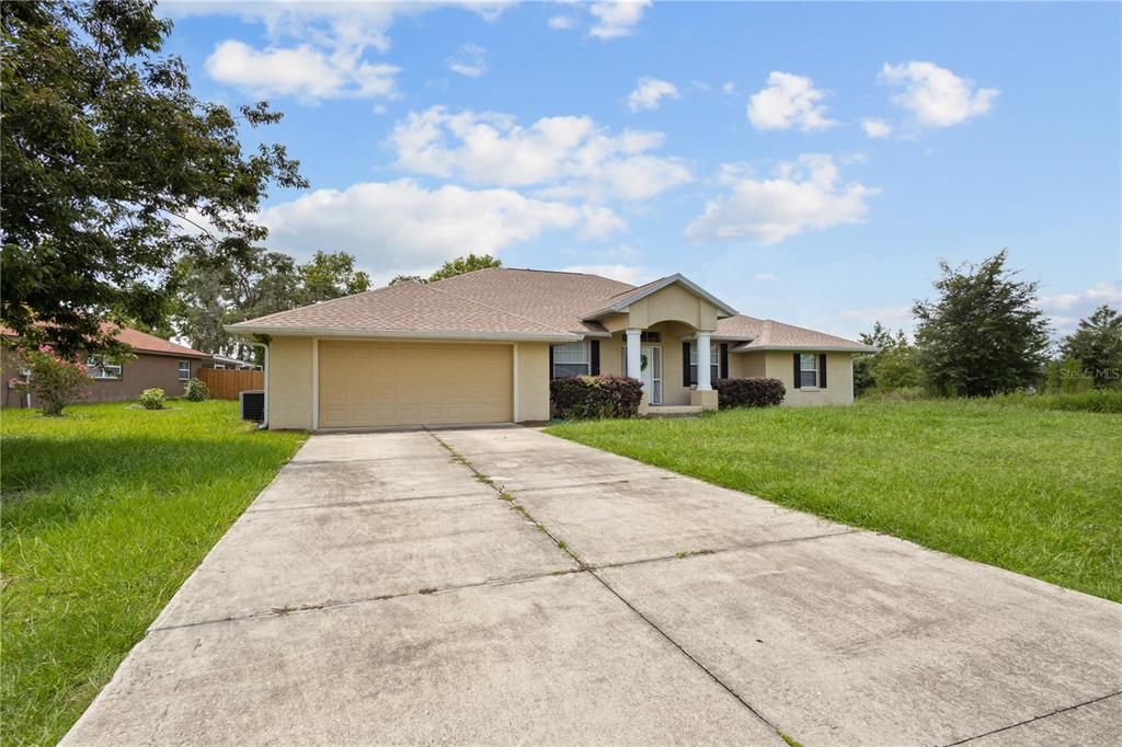 En Venta: $349,900 (4 camas, 3 baños, 2570 Pies cuadrados)