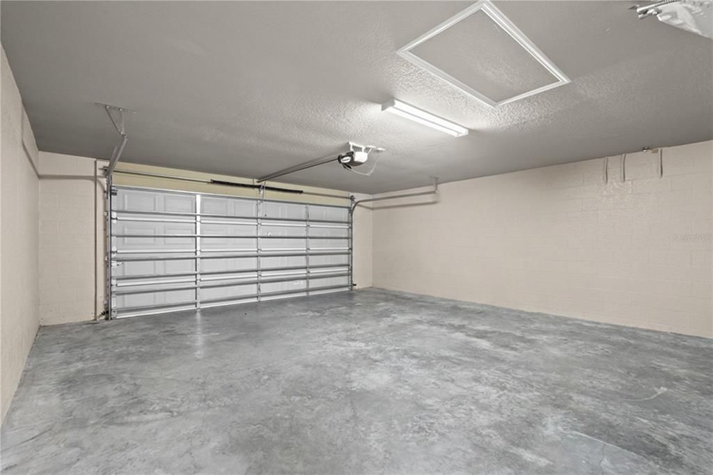 En Venta: $349,900 (4 camas, 3 baños, 2570 Pies cuadrados)