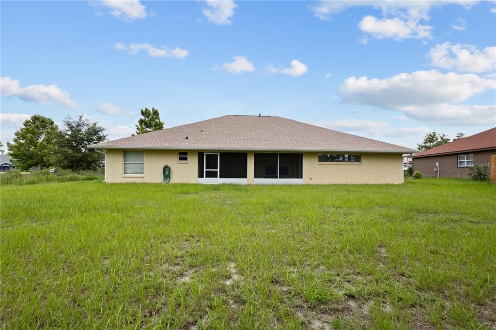 En Venta: $349,900 (4 camas, 3 baños, 2570 Pies cuadrados)