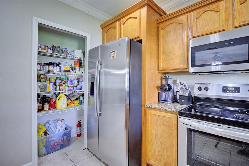 For Sale: $279,000 (3 beds, 2 baths, 1924 Square Feet)